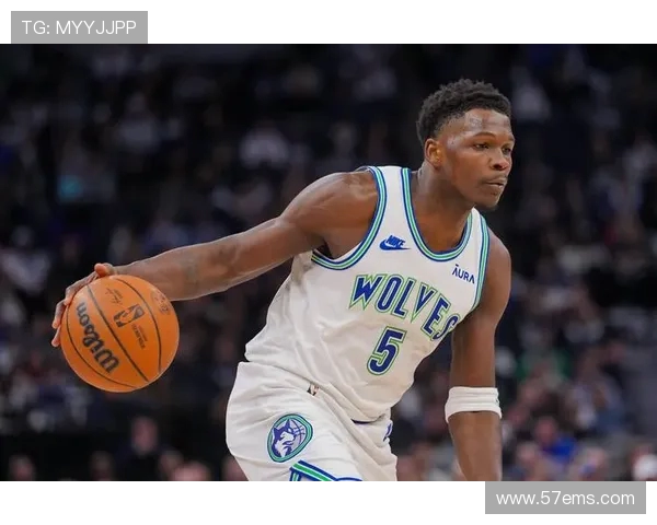 爱德华兹半场表现平平11投4中收获10分6板2助攻 3次失误影响发挥